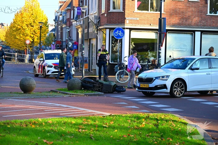 Scooterrijder gewond bij botsing met auto