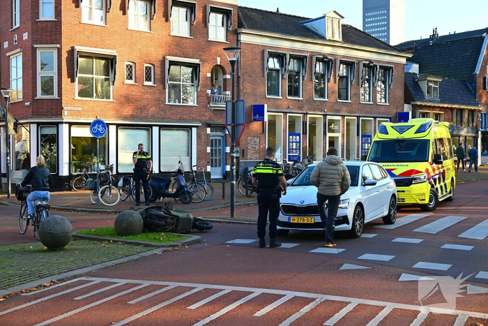 Scooterrijder gewond bij botsing met auto