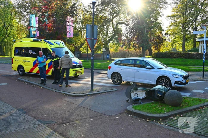 Scooterrijder gewond bij botsing met auto