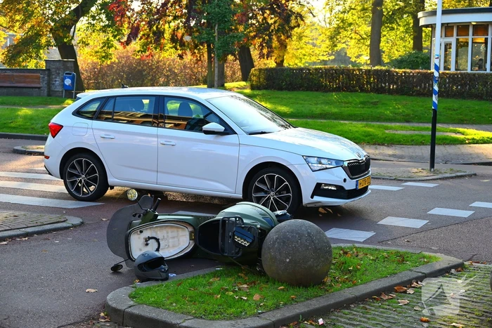 Scooterrijder gewond bij botsing met auto