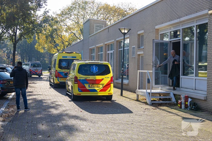 Persoon zwaargewond na val in gemeentehuis