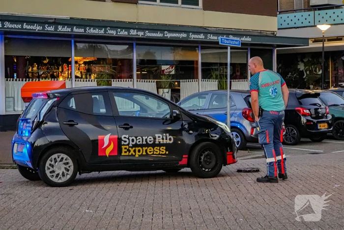 Forse schade aan bezorgauto na botsing