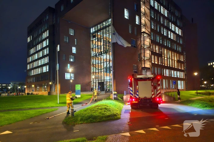Ruim honderd studenten op straat wegens brand in Forumgebouw