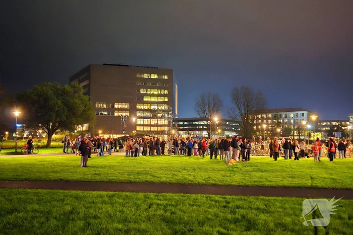 Ruim honderd studenten op straat wegens brand in Forumgebouw