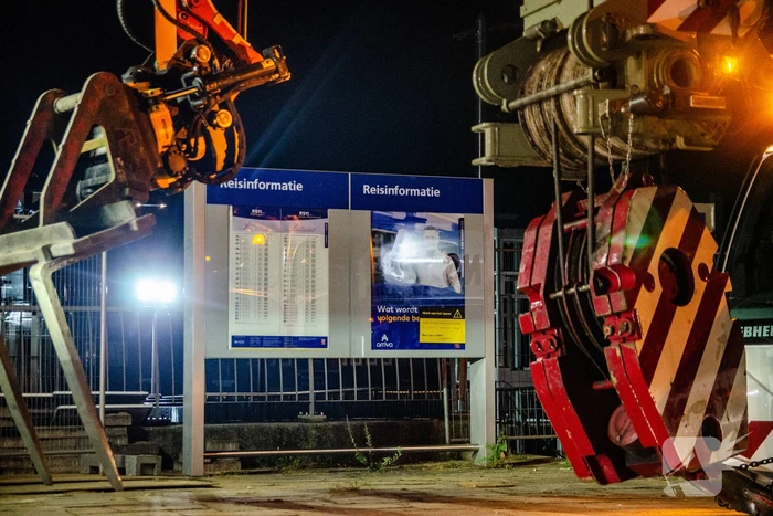 Nieuwe loopbrug van 63 000 kilo geïnstalleerd
