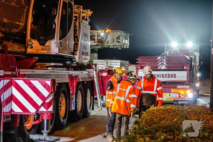 Nieuwe loopbrug van 63 000 kilo geïnstalleerd