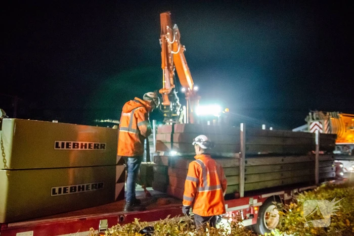 Nieuwe loopbrug van 63 000 kilo geïnstalleerd