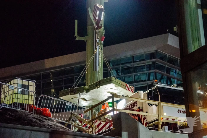 Nieuwe loopbrug van 63 000 kilo geïnstalleerd