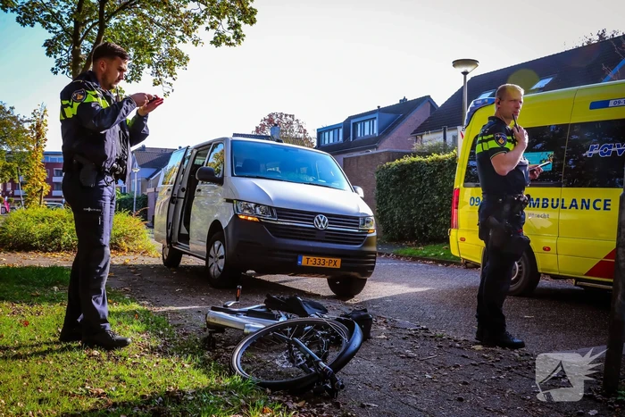 Fietsster gewond bij aanrijding met auto