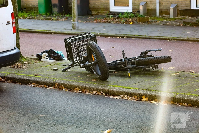 Automobilist en persoon op fatbike met elkaar in botsing