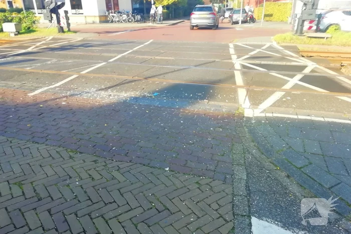 Trein en vrachtwagen botsen op overweg