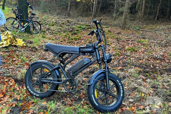 Fatbiker en wielrenner botsen frontaal op elkaar