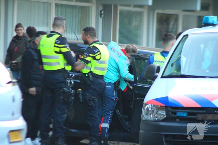 Ambulance controleert automobilist