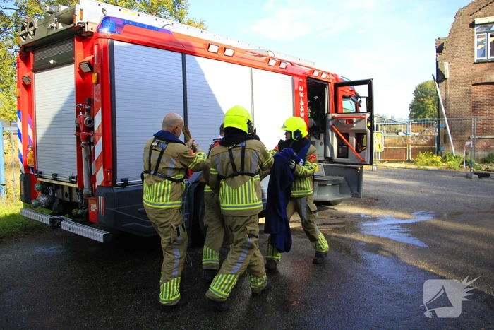 Brandweer zet alles op alles om ree te vangen