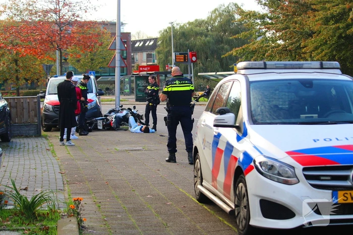 Vluchtende motorrijder komt ten val