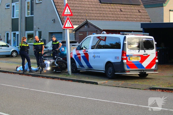 Vluchtende motorrijder komt ten val