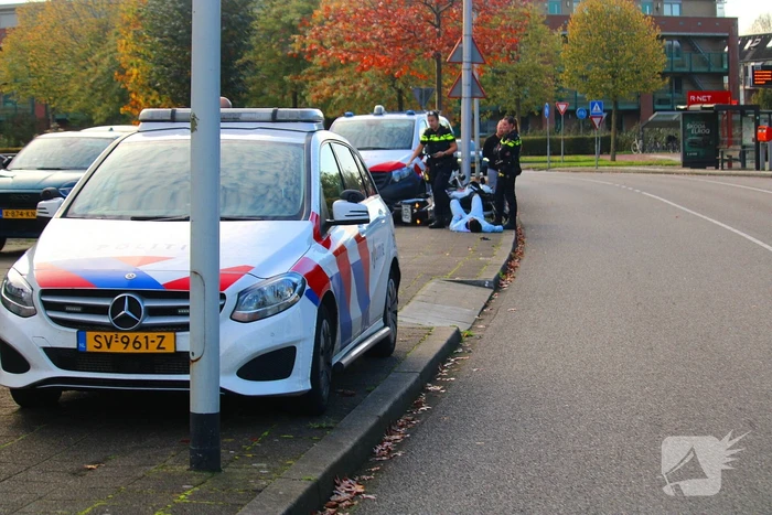 Vluchtende motorrijder komt ten val