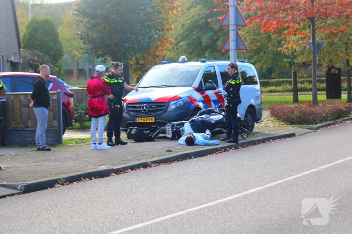 Vluchtende motorrijder komt ten val