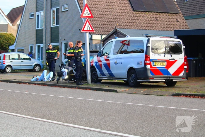 Vluchtende motorrijder komt ten val
