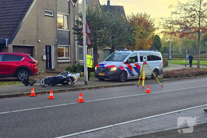 Vluchtende motorrijder komt ten val