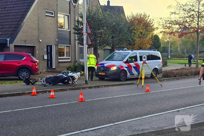 Vluchtende motorrijder komt ten val