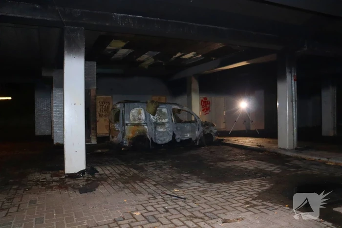 Woningen ontruimd door brand in parkeergarage