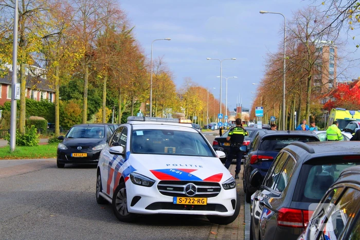 Twee voertuigen botsen op elkaar
