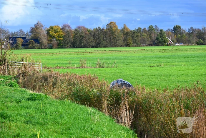 Hulpdiensten groots ingezet voor voertuig te water