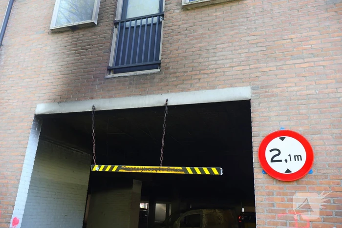 Berging uitgebrande auto blijkt lastige klus