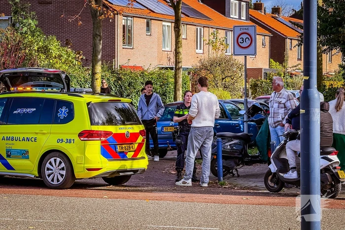 Twee scooterrijders betrokken bij botsing