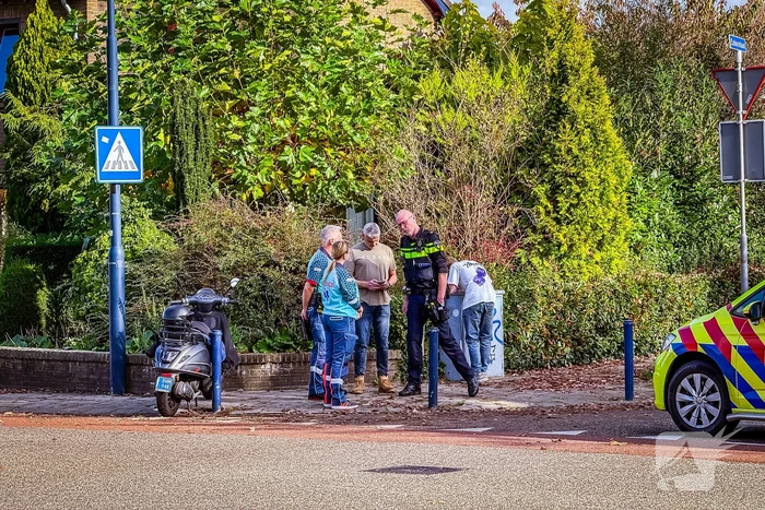 Twee scooterrijders betrokken bij botsing