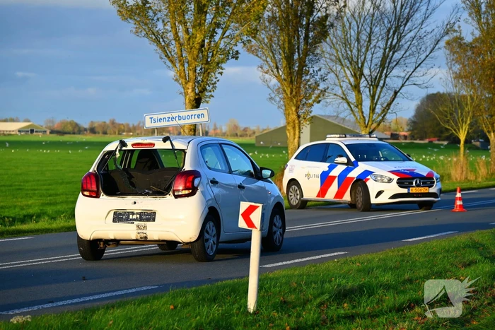 Motorrijder klapt achterop personenauto