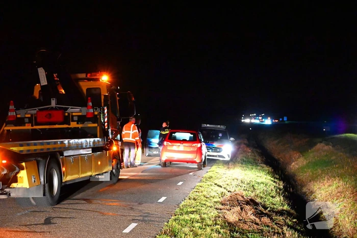 Brommobiel rijdt greppel in