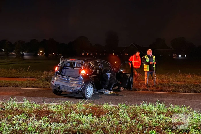 Twee voertuigen botsen achterop elkaar