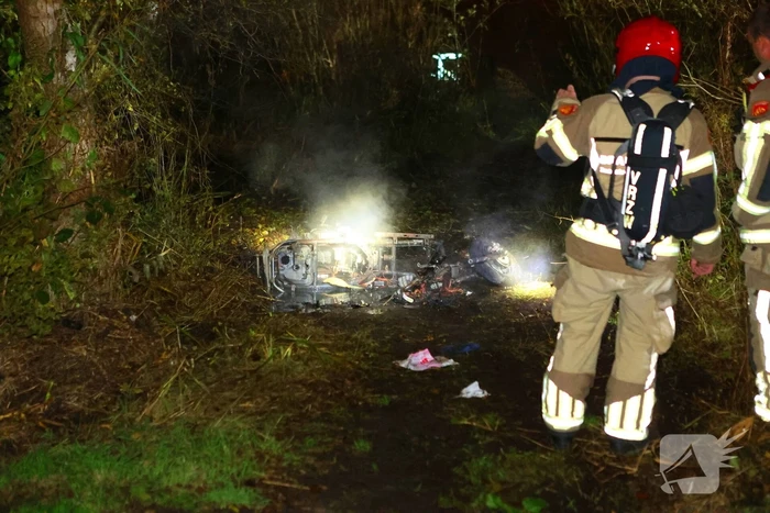 Scooter volledig verwoest door brand