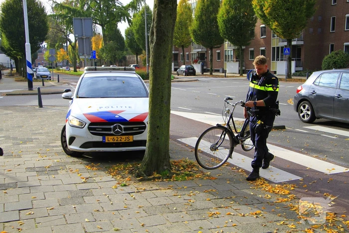 Fietser ten val na botsing met auto