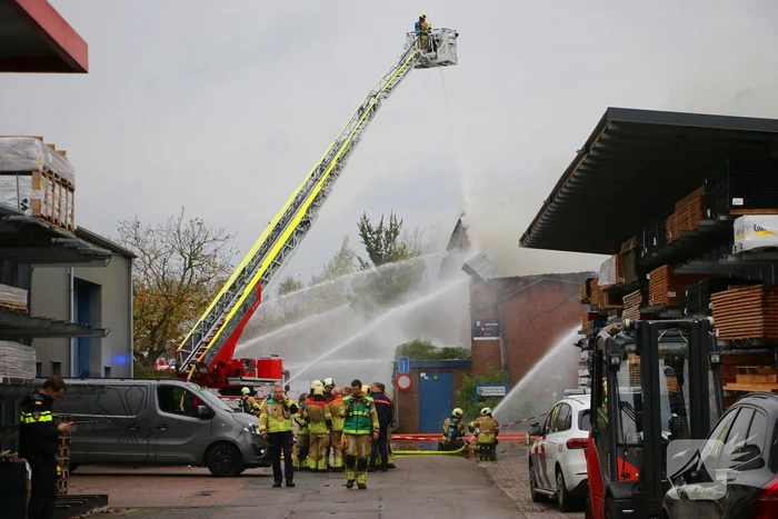 Zeer grote brand bij coatingbedrijf