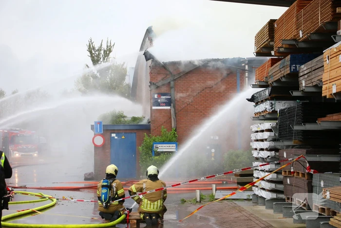 Zeer grote brand bij coatingbedrijf