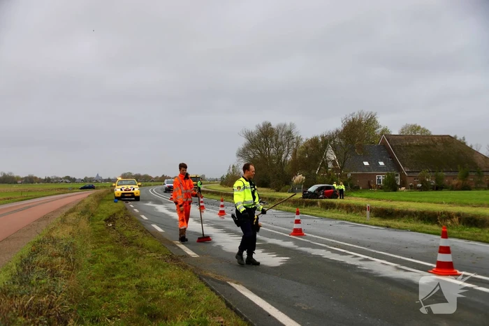 Zwaargewonde bij frontale aanrijding tussen vrachtwagen en personenauto