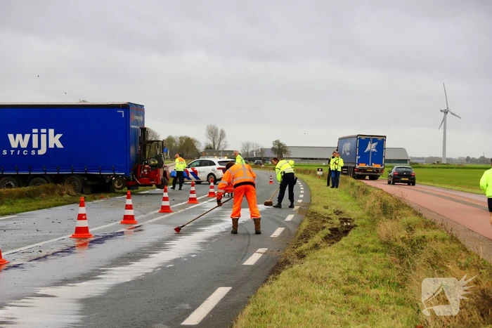 Zwaargewonde bij frontale aanrijding tussen vrachtwagen en personenauto