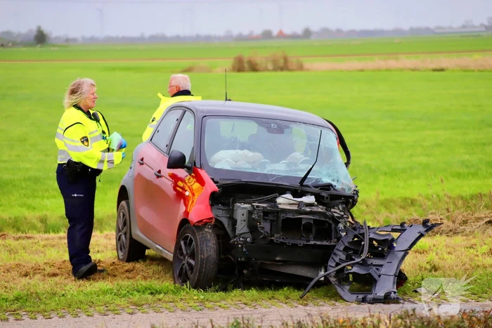 Zwaargewonde bij frontale aanrijding tussen vrachtwagen en personenauto