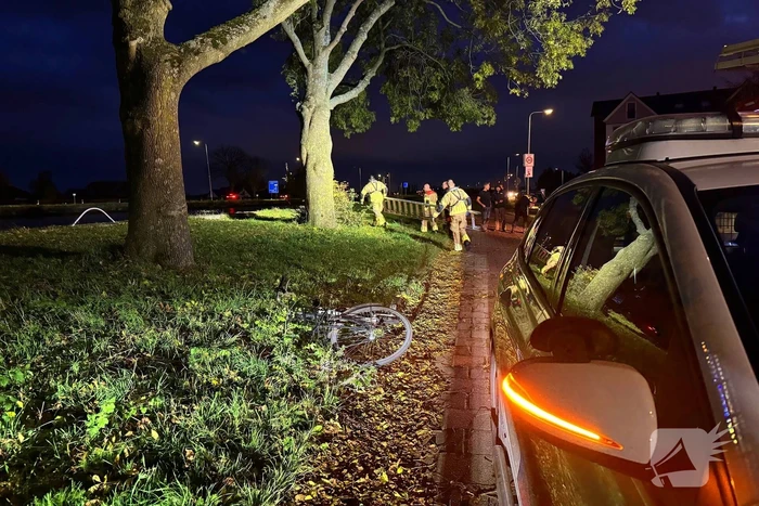 Zoektocht door duikers naar persoon te water