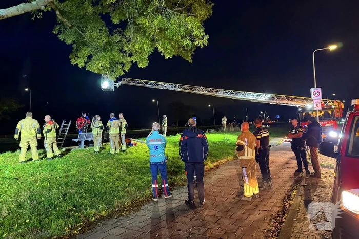 Zoektocht door duikers naar persoon te water