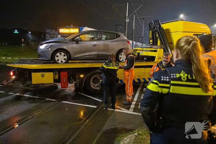 Tram ontspoord na aanrijding met personenauto