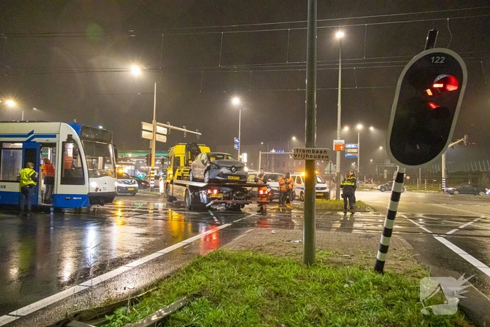 Tram ontspoord na aanrijding met personenauto