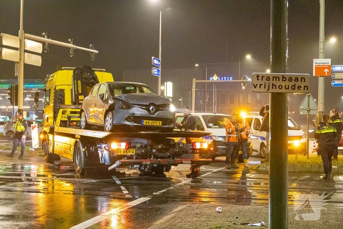 Tram ontspoord na aanrijding met personenauto