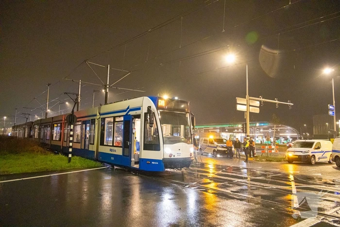 Tram ontspoord na aanrijding met personenauto