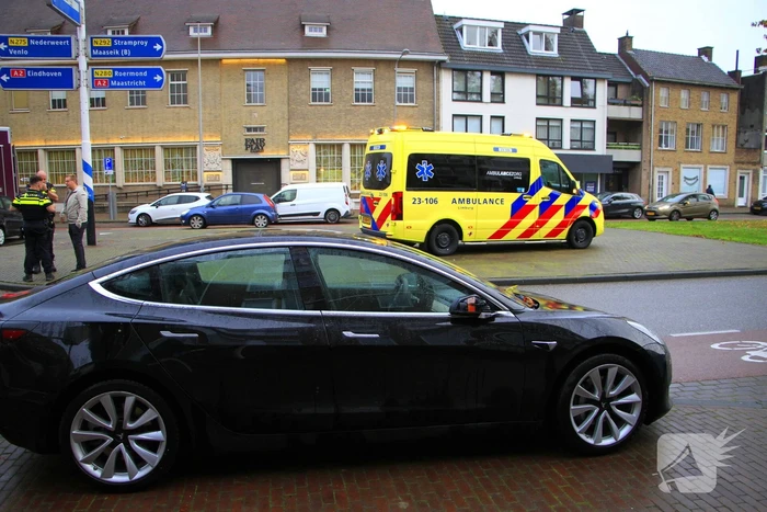 Fietser ten val bij aanrijding met auto