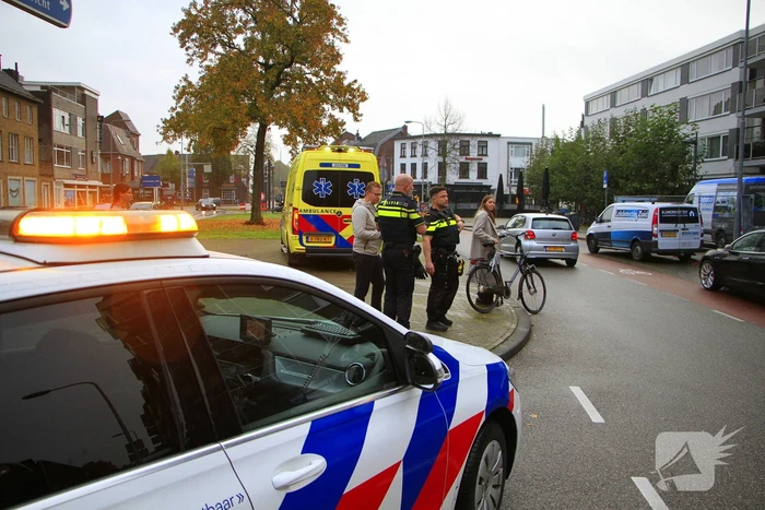 Fietser ten val bij aanrijding met auto