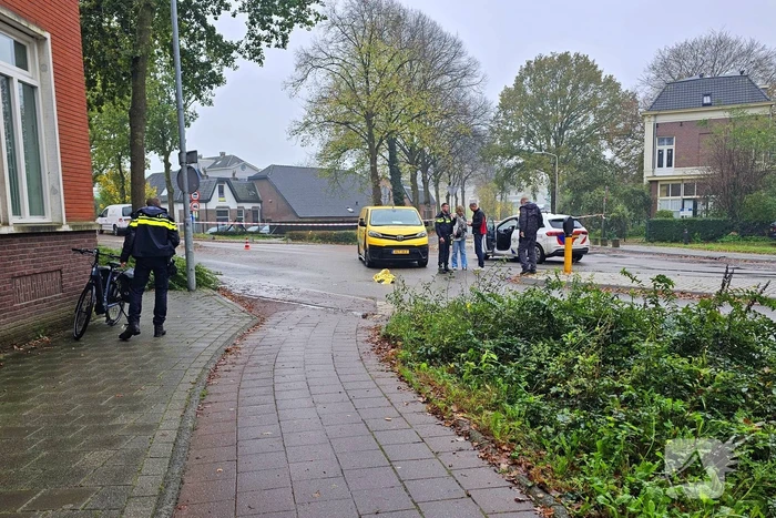 Fietser gewond bij botsing met pakketbezorger